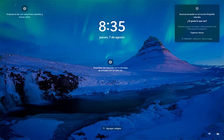 Auroras boreales en el monte Kirkjufell, Islandia Auroras boreales en el monte Kirkjufell, Islandia